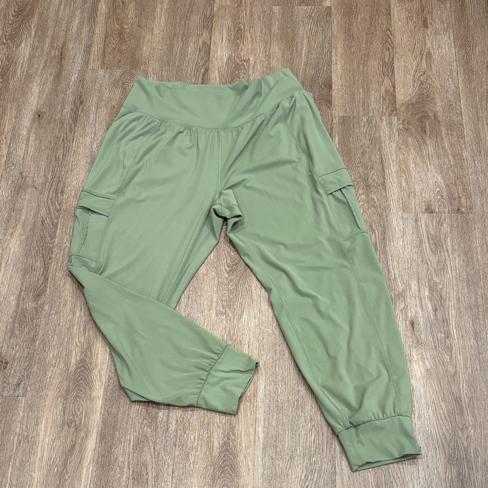 Athleta Salutation Cargo Jogger. Size XL.
